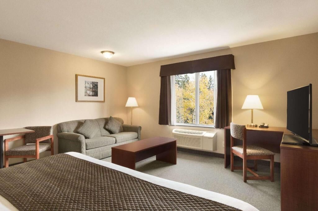 Blackout curtains, iron/ironing board, rollaway beds, Internet