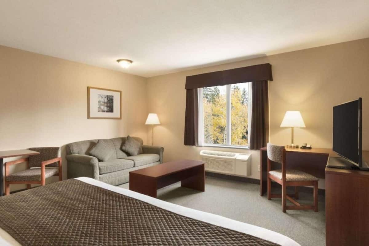 Blackout drapes, iron/ironing board, rollaway beds, Internet