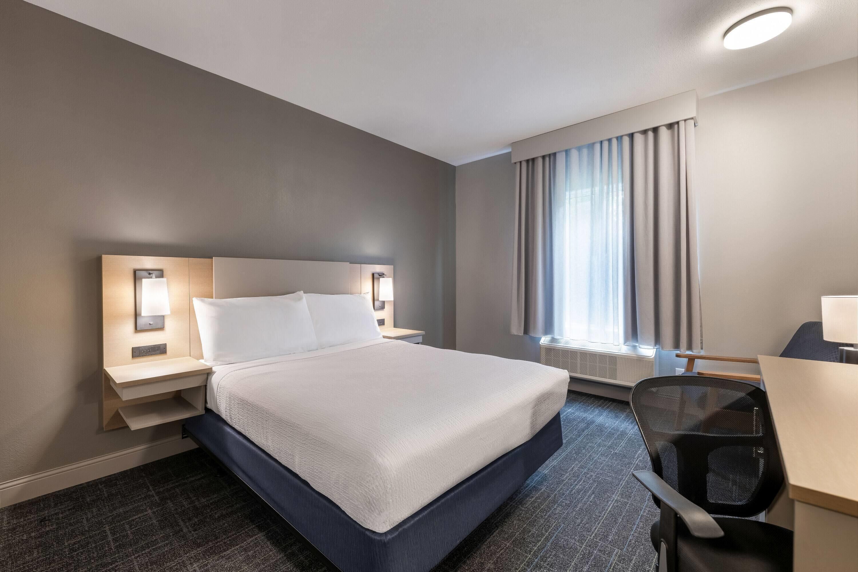 Chambre, 1 grand lit, accessible aux personnes à mobilité réduite, non-fumeur (First Floor)