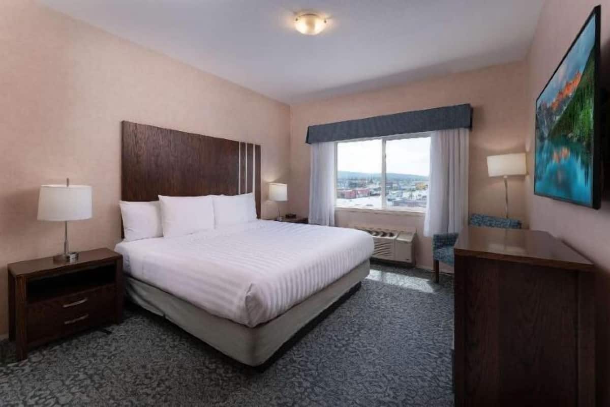 Schreibtisch, Bügeleisen/Bügelbrett, Babybetten, Zustellbetten