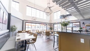 Der serveres morgenmad, aftensmad og middelhavsretter