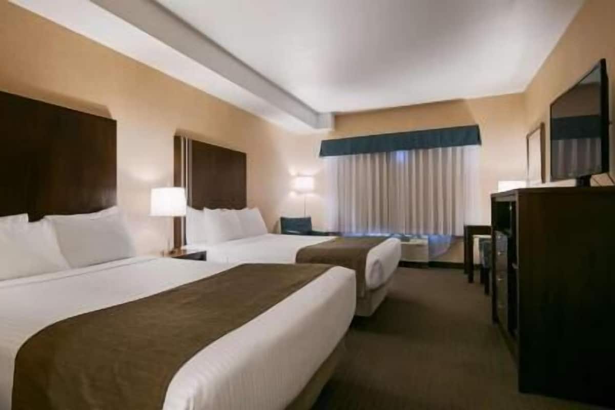 Schreibtisch, Bügeleisen/Bügelbrett, Babybetten, Zustellbetten