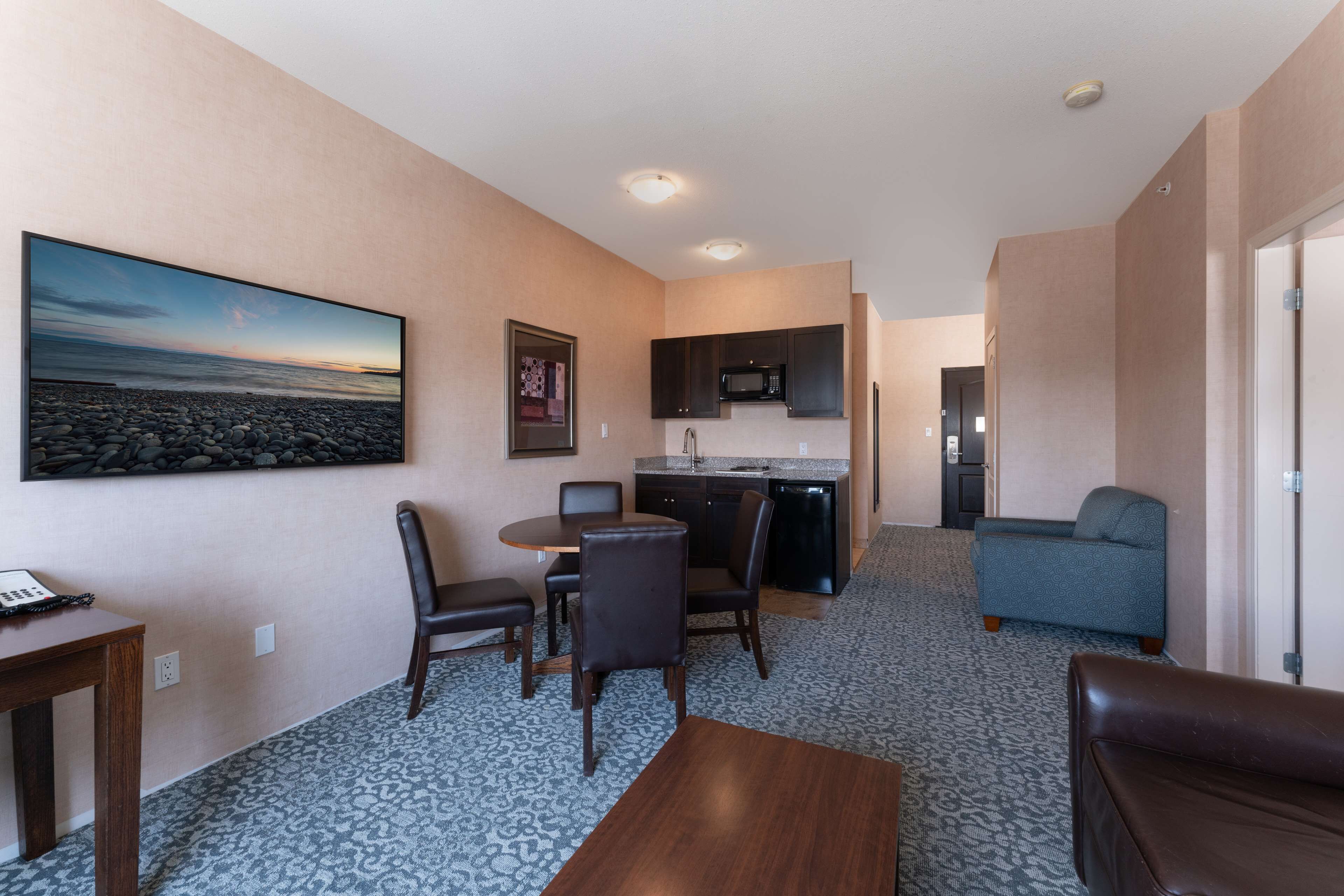 A compact living space with a kitchenette, a dining area, and a seating area.