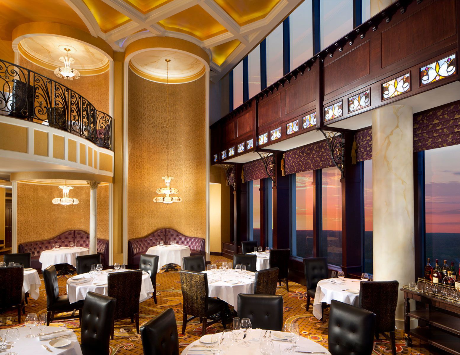 20 restaurants, breakfast, lunch, dinner served; Asian cuisine