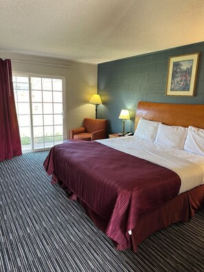 Blackout curtains, iron/ironing board, rollaway beds, free WiFi - Relax Inn of Yreka (Yreka)