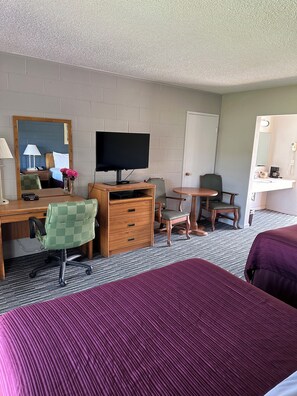 Blackout curtains, iron/ironing board, rollaway beds, free WiFi - Relax Inn of Yreka (Yreka)