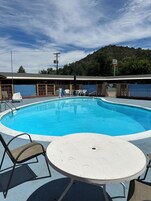 Piscina externa sazonal