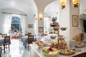 Free daily buffet breakfast