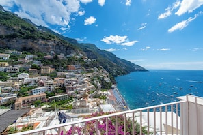 Triple Room, Sea View (French Balcony) | Minibar, in-room safe, desk, laptop workspace - Hotel Casa Albertina (Positano)