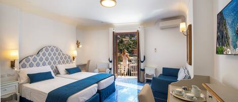 Chambre Triple, vue mer (French Balcony)