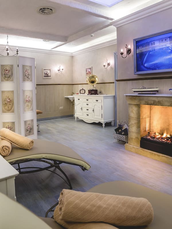 Couples treatment rooms, body treatments, aromatherapy
