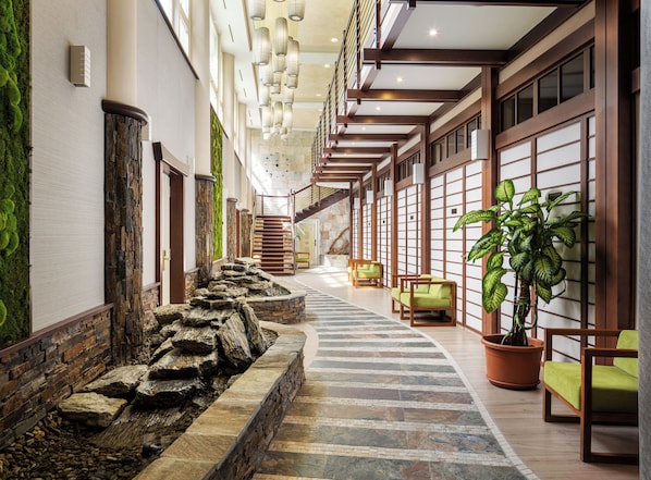 Couples treatment room(s), sauna, hot tub, steam room