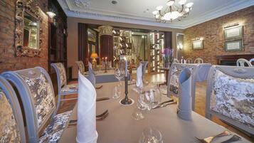 Couples’ dining