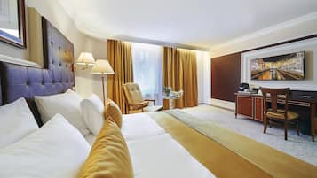 Minibar, in-room safe, desk, iron/ironing board