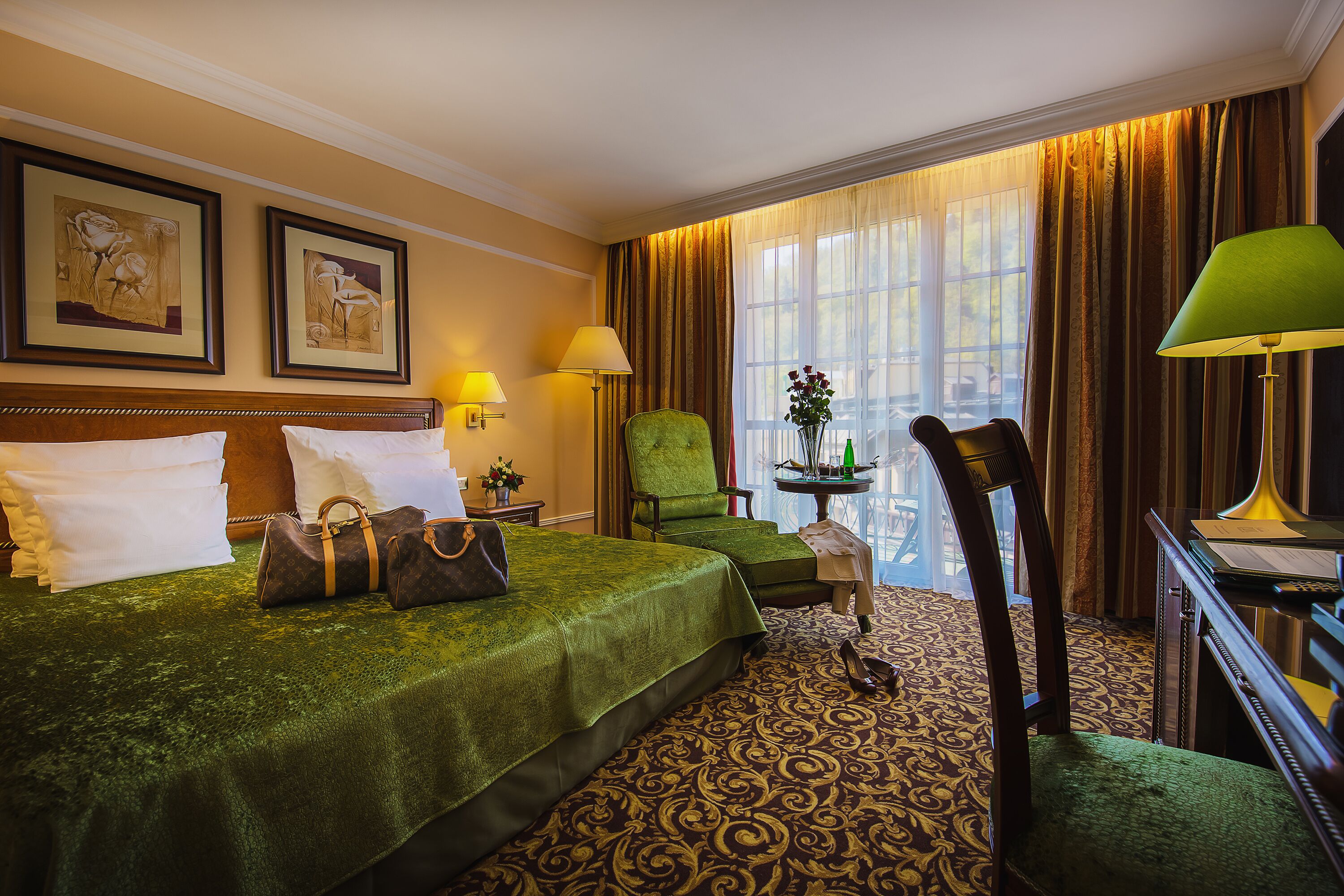 deluxe double room (wellness and fitness access) | minibar, in-room safe, desk, iron/ironing board