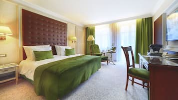 Deluxe-dobbeltværelse (Wellness and Fitness access) | Minibar, pengeskab på værelset, skrivebord, strygejern/strygebræt