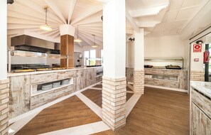 Aperto a colazione, pranzo e cena