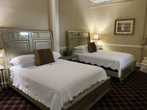 Premium bedding, individually decorated, iron/ironing board, free WiFi - The Firehouse Inn (Rutherfordton)