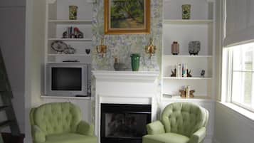 Room 3 | Premium bedding, individually decorated, iron/ironing board, free WiFi