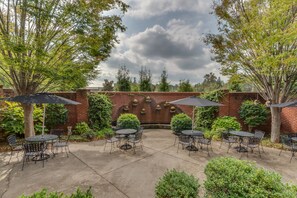 المنطقة المحيطة بالمنشأة