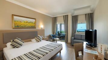 Ropa de cama de alta calidad y minibar con artículos gratuitos