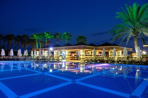 Indoor pool, outdoor pool, sun loungers