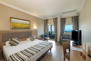 Premium bedding, free minibar, in-room safe, desk - Crystal Tat Beach Pearl Collection (Serik)