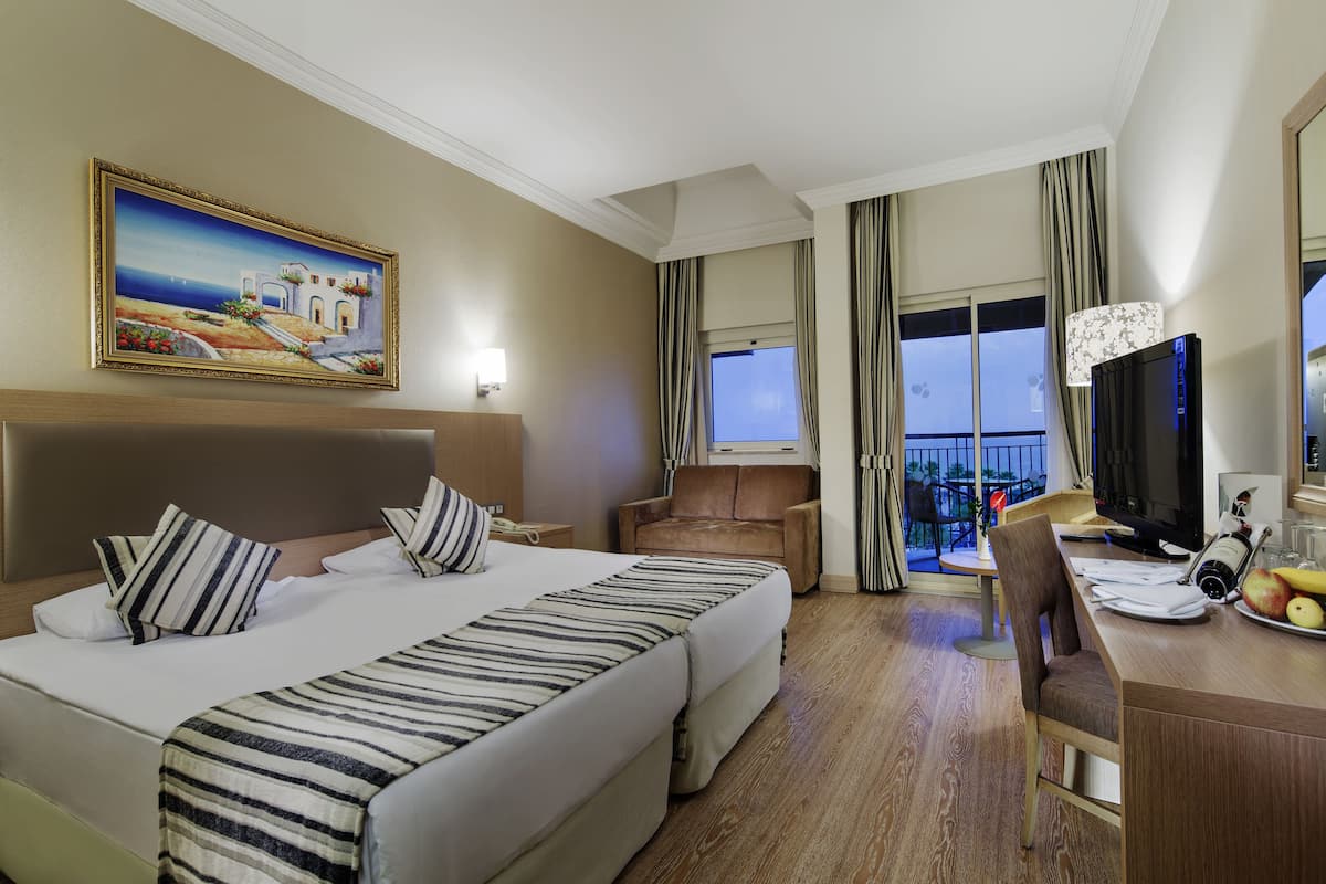 Premium bedding, free minibar, in-room safe, desk