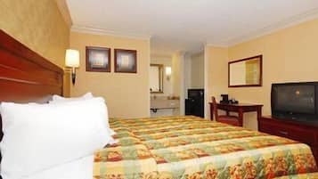 Standard Room, 1 King Bed, Non Smoking | Free WiFi, bed sheets