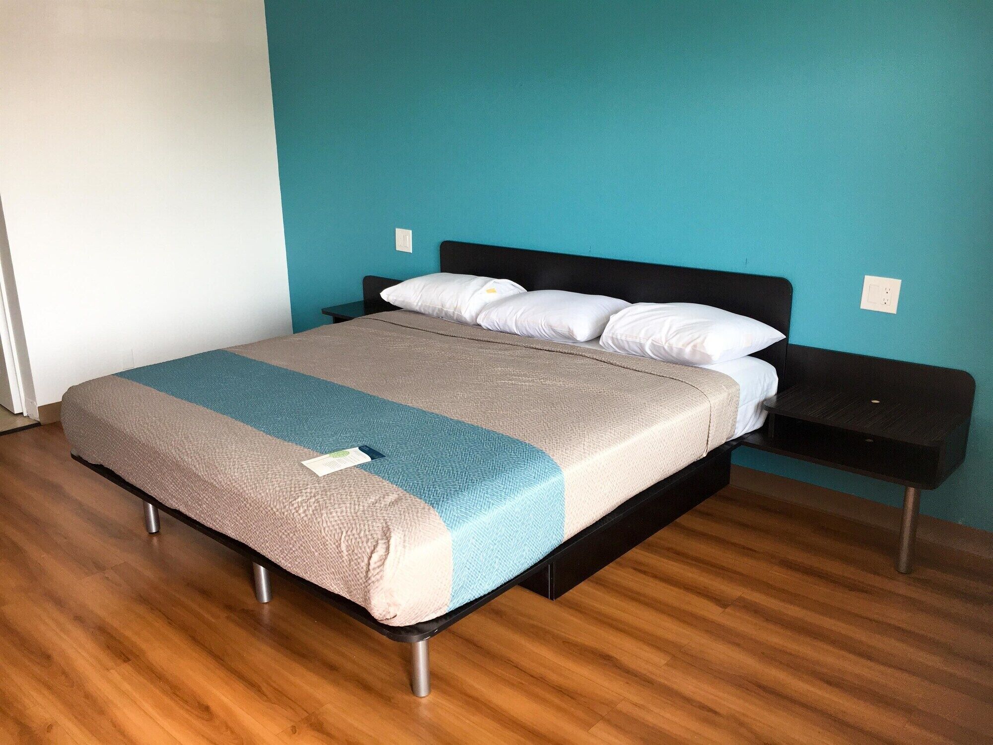 免费 WiFi、床单