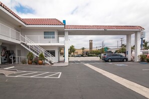 Front of property - Motel 6 Norwalk, CA (Norwalk)
