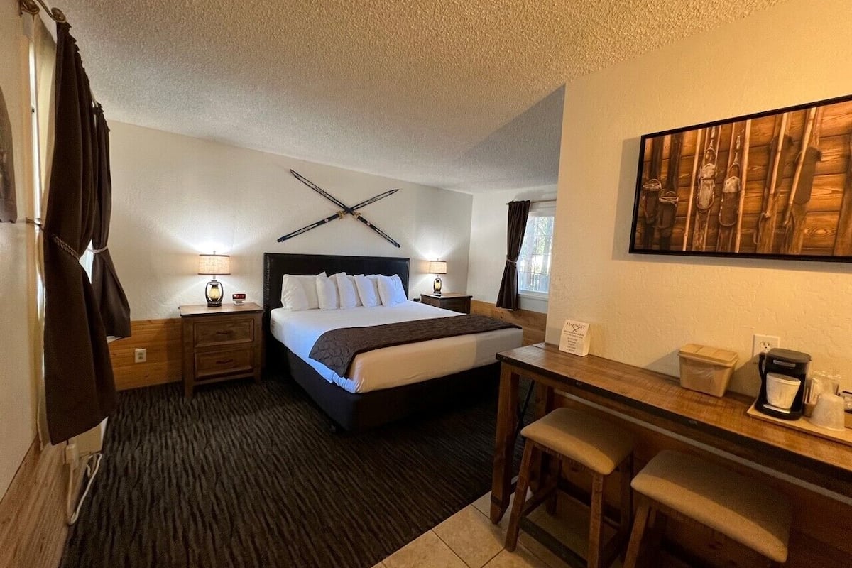 deluxe room, 1 king bed | individually decorated, blackout curtains, free wifi, bed sheets