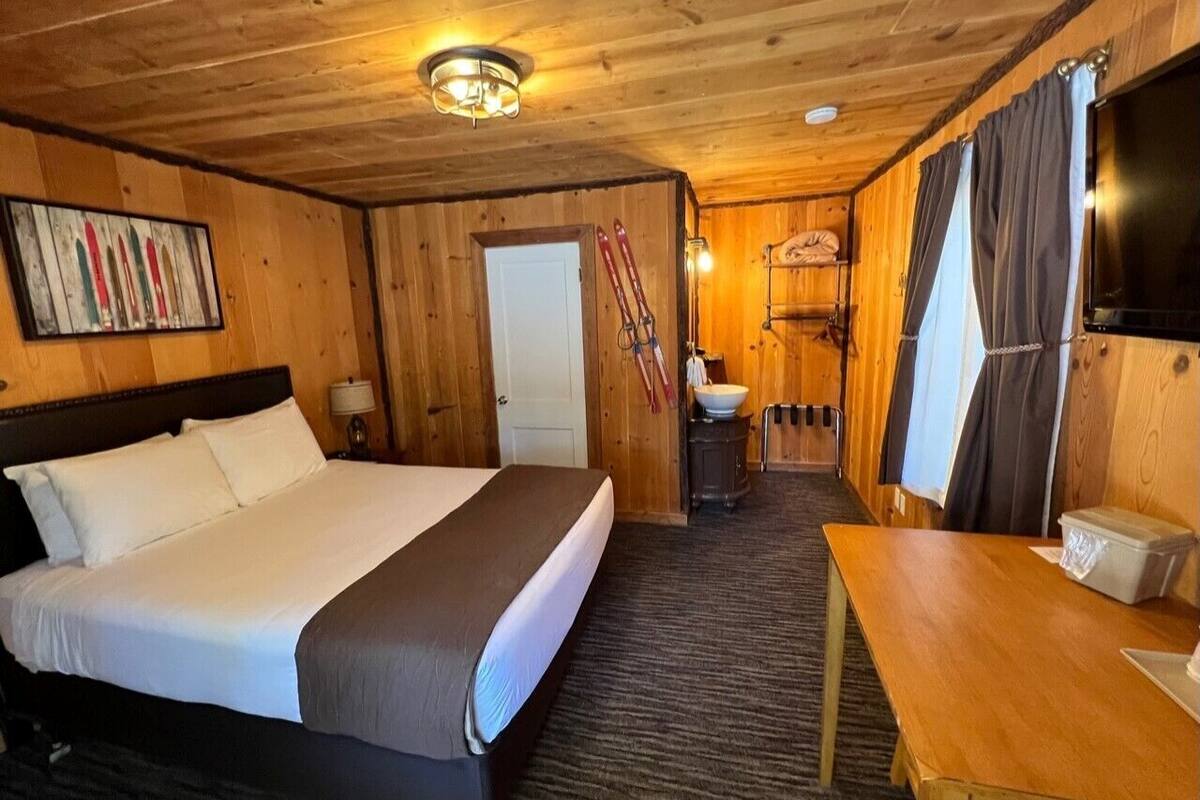 deluxe room, 1 queen bed | individually decorated, blackout curtains, free wifi, bed sheets