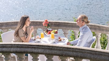 Desayuno de cocina local (PLN 30 por persona)