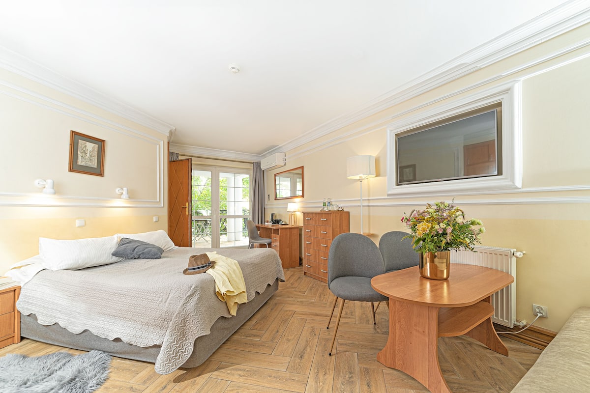 Studio rodzinne z tarasem na jezioro | 2 bedrooms, premium bedding, memory foam beds, free WiFi
