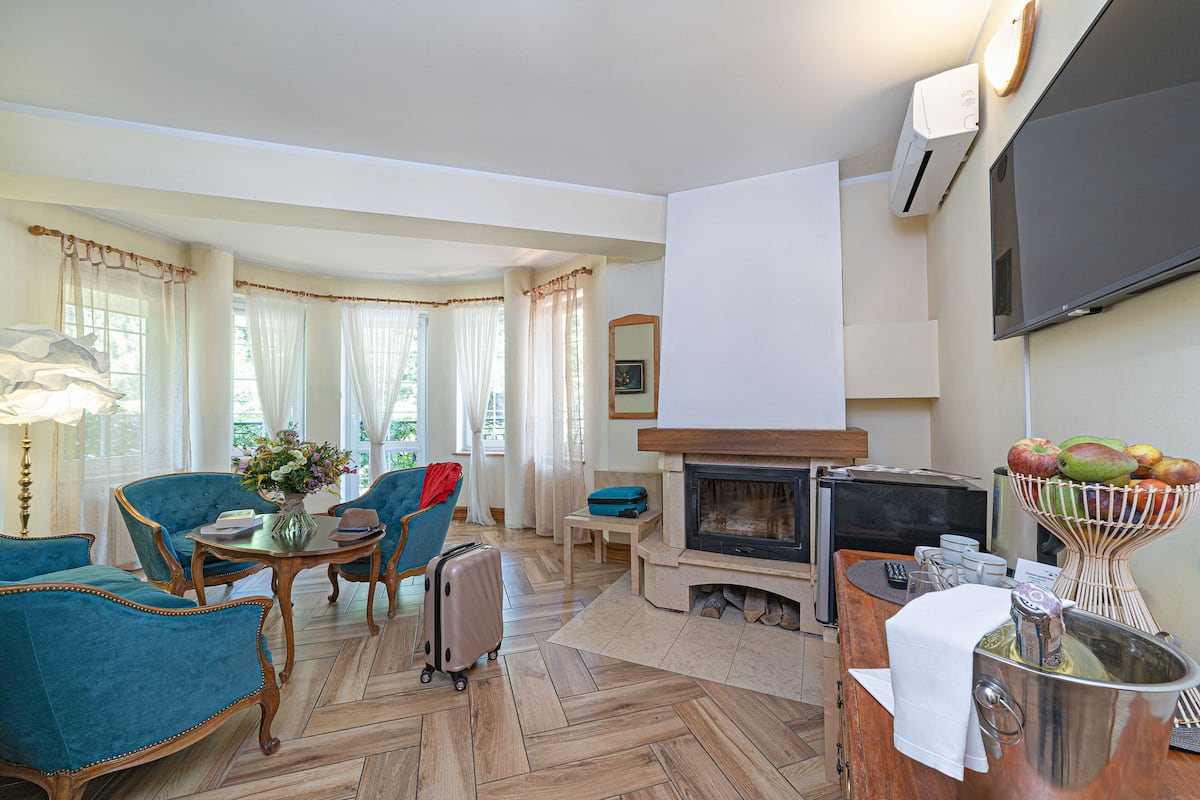 flat-screen tv