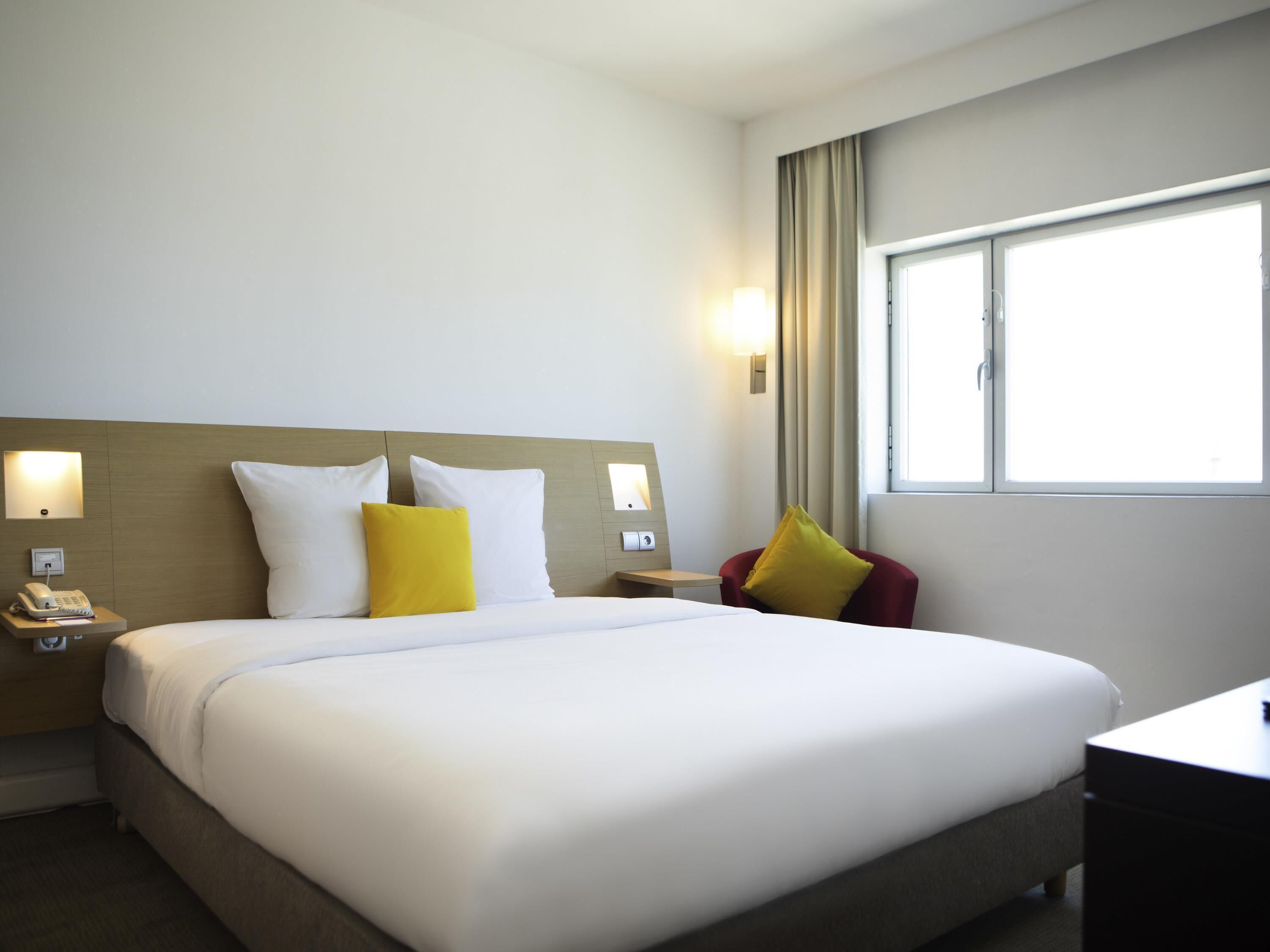 Suite junior, 1 cama King size y sofá cama | Caja de seguridad en la habitación y escritorio 