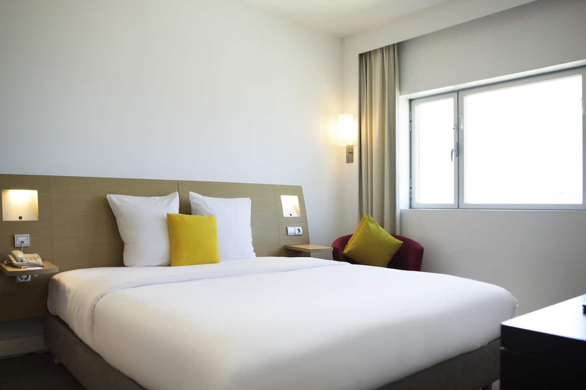 Junior Suite, 1 King Bed with Sofa bed | In-room safe, desk, laptop workspace, blackout drapes