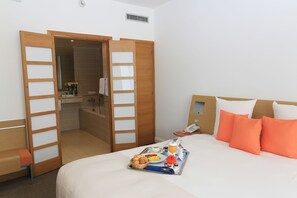 In-room safe, desk, laptop workspace, blackout drapes - Novotel Casablanca City Center (Casablanca)