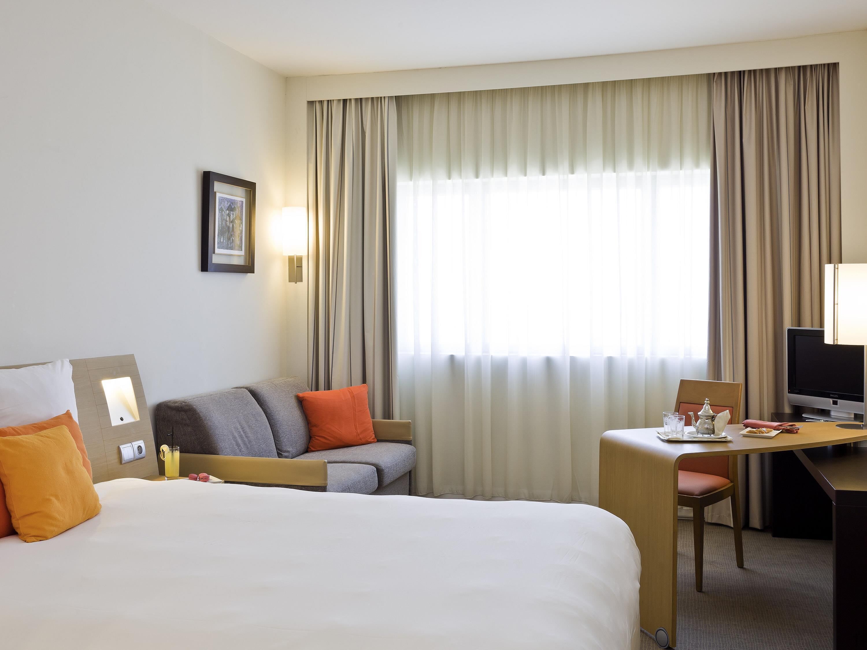 Chambre Standard, 1 grand lit et 1 canapé-lit | Coffres-forts dans les chambres, bureau