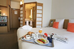 In-room safe, desk, laptop workspace, blackout drapes