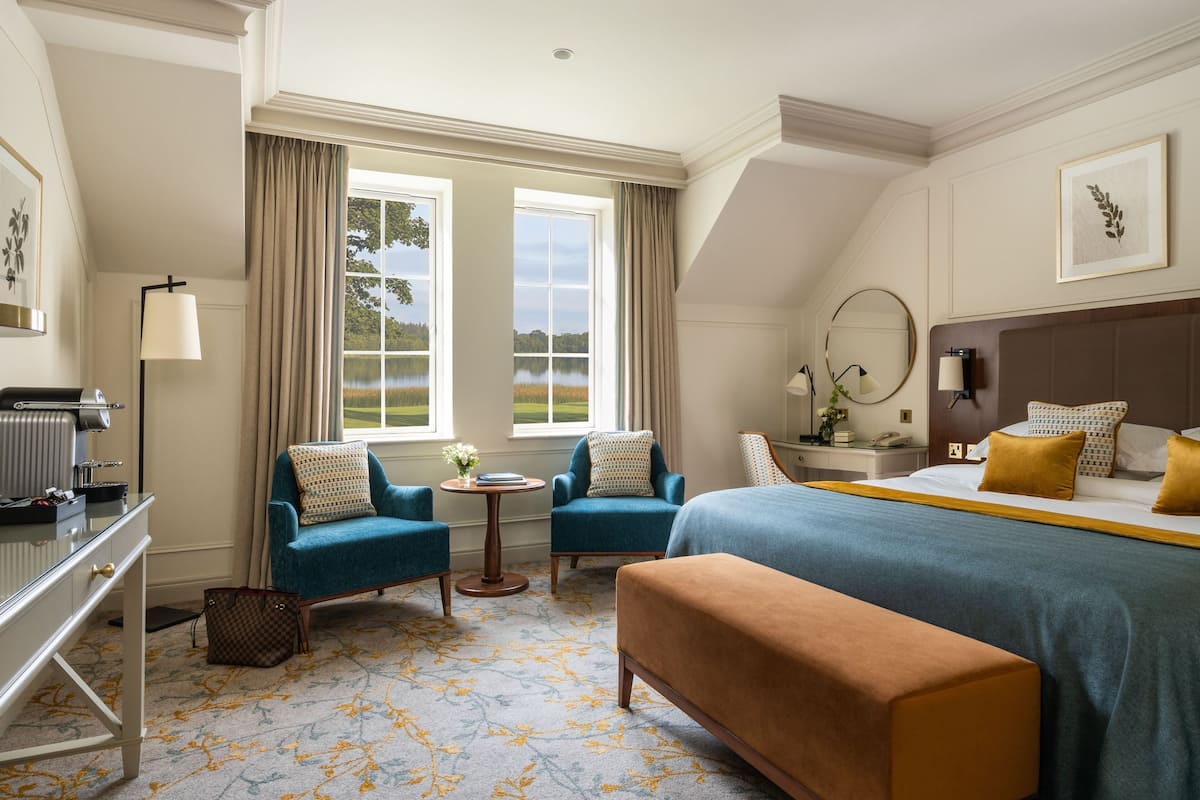 1 bedroom, egyptian cotton sheets, premium bedding, tempur-pedic beds