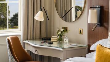 Executive-Doppelzimmer, 1 King-Bett, Seeblick | 1 Schlafzimmer, Bettwäsche aus ägyptischer Baumwolle