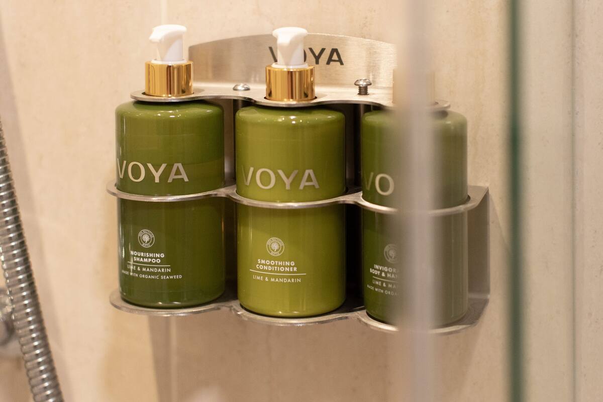 shower, rainfall showerhead, eco-friendly toiletries, hair dryer