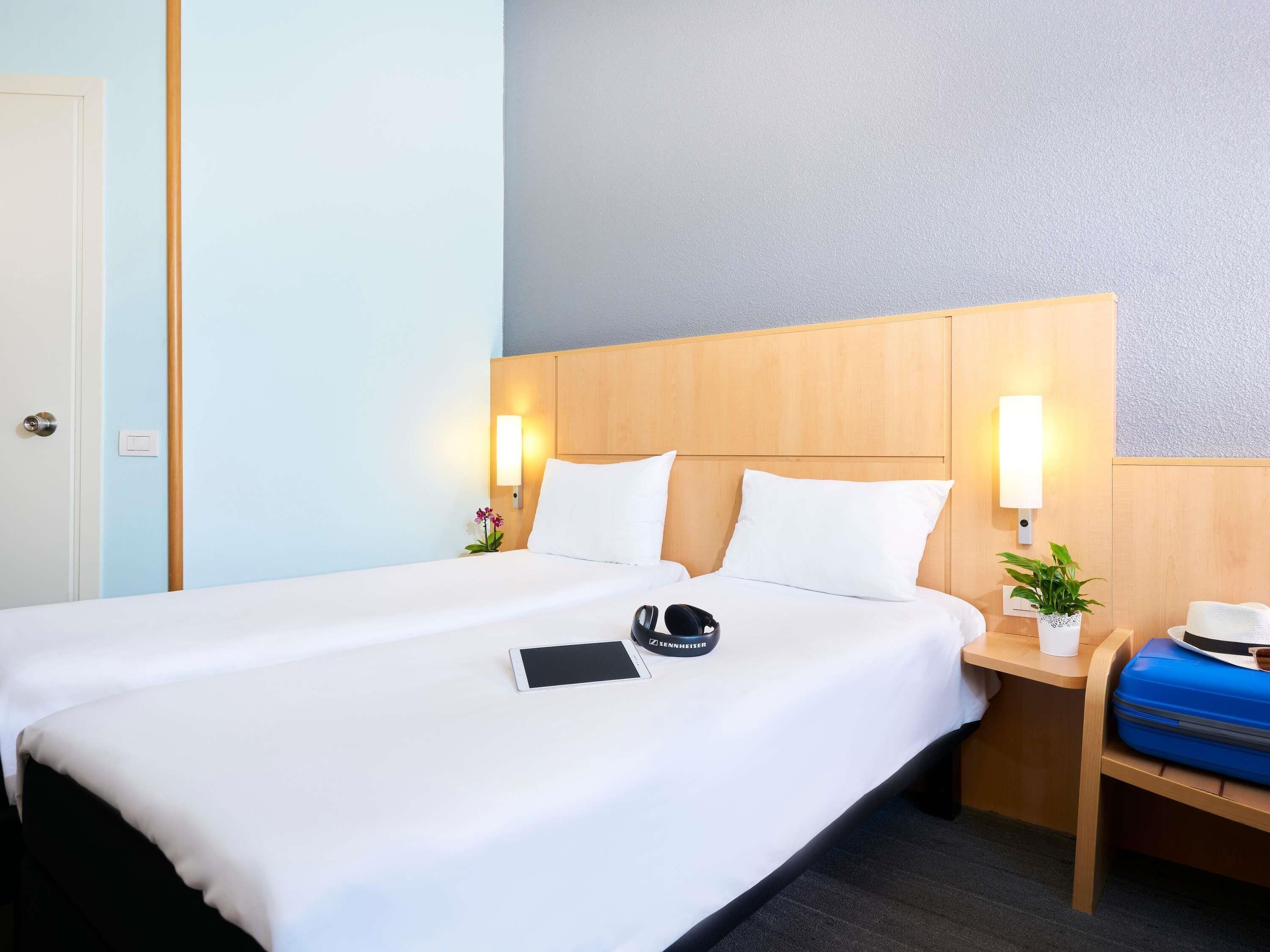 standard room, 2 single beds | in-room safe, desk, soundproofing, iron/ironing board