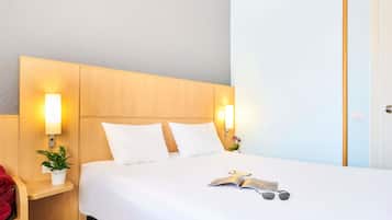 Una cassaforte in camera, una scrivania, insonorizzazione