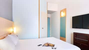 Zimmersafe, Schreibtisch, schallisolierte Zimmer, Bügeleisen/Bügelbrett
