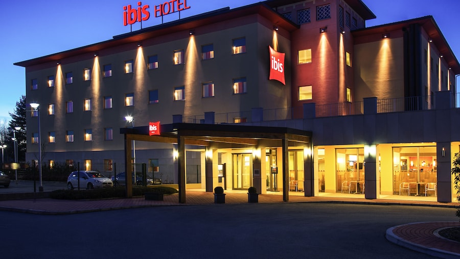 ibis Como