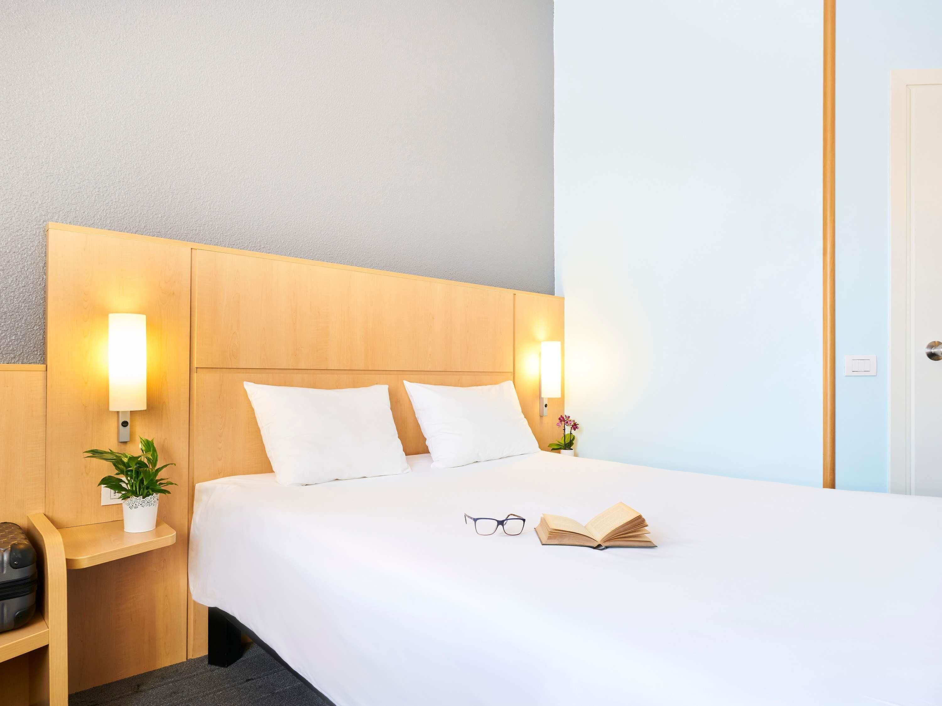 Premium Double Room, 1 Double Bed | In-room safe, desk, soundproofing, iron/ironing board