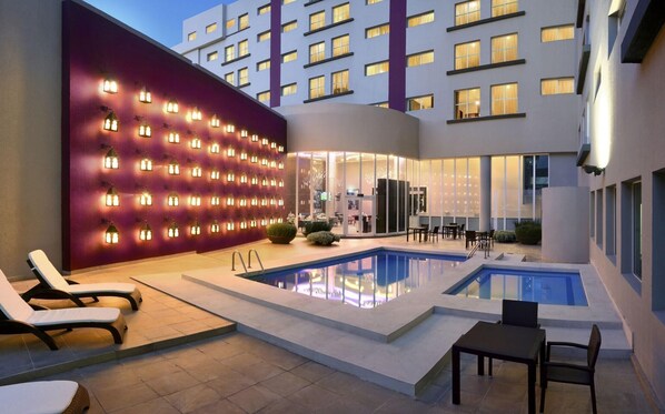 Outdoor pool - HS Hotsson Smart León Centro Max (León)